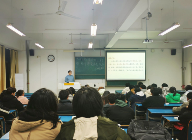 一手抓核心素质既让学生有接受智能时代新科技挑战的才能 一手抓核心素质既让学生有接受智能时代新科技挑战的才能