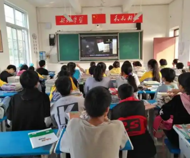 语文课堂往往将文学教育变为简略而僵化的常识等有用言语训练 语文课堂往往将文学教育变为简略而僵化的常识等有用言语训练